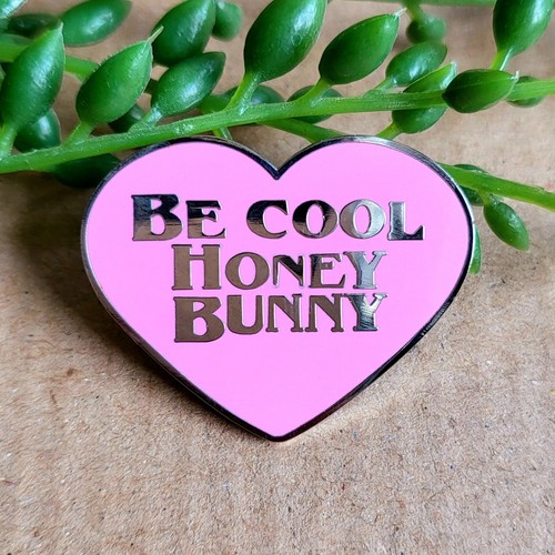 Pulp fiction enamel pin - pulp,